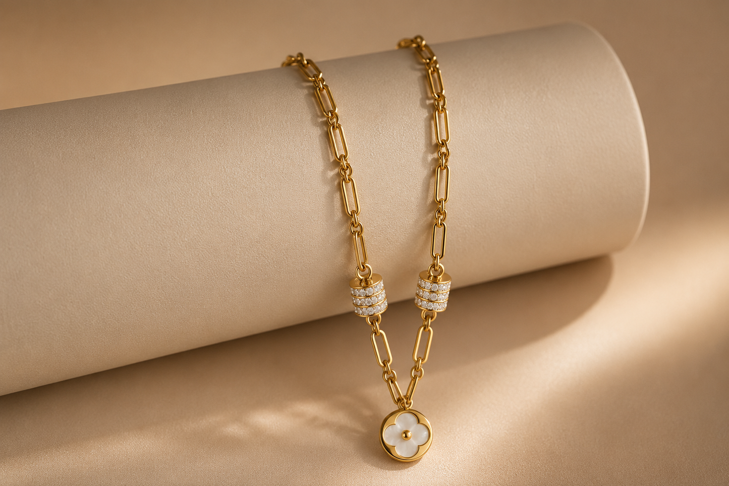 Luxury Gold Clover Pendant Necklace – Timeless Elegance & Everyday Sophistication