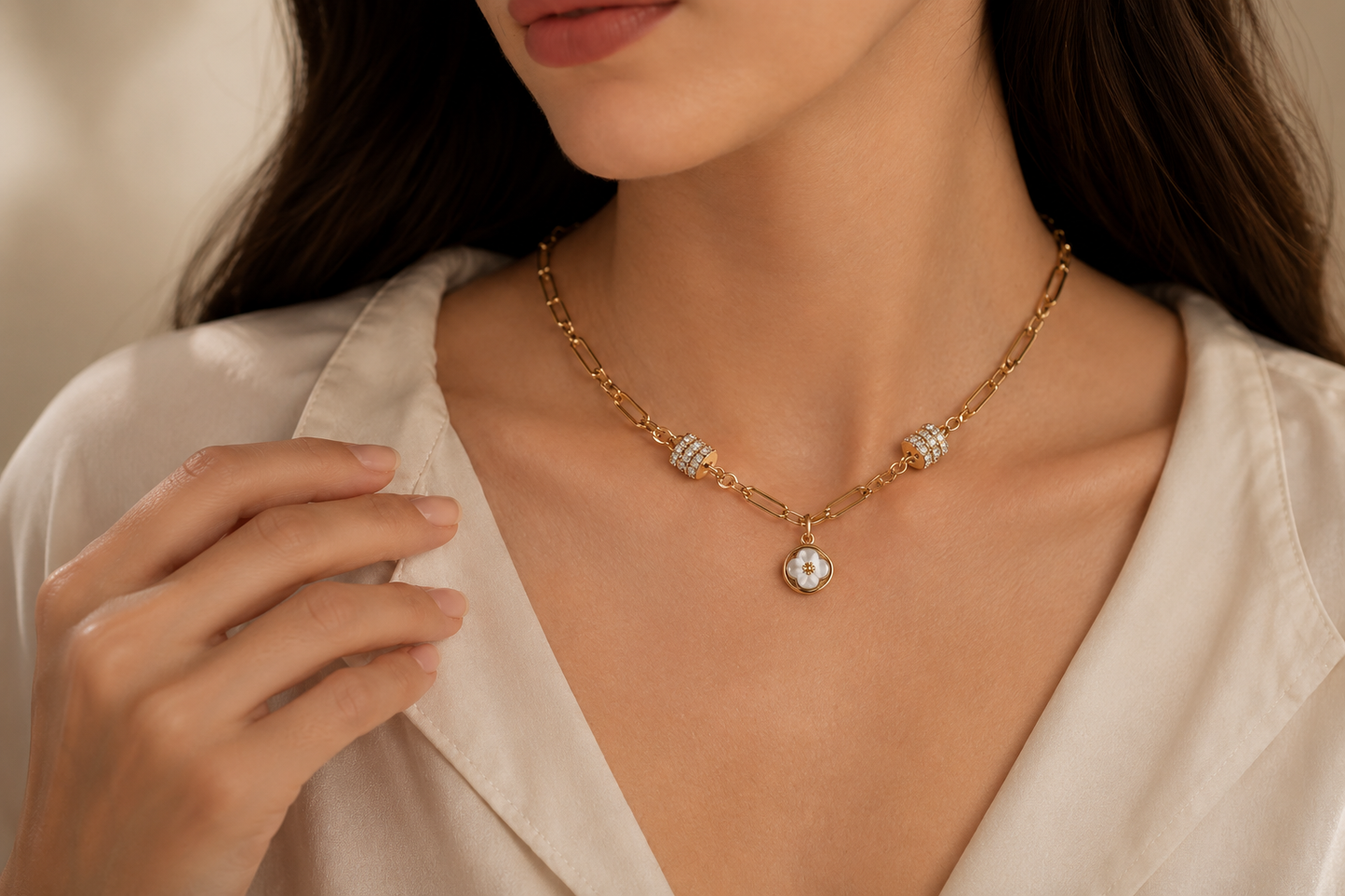 Luxury Gold Clover Pendant Necklace – Timeless Elegance & Everyday Sophistication