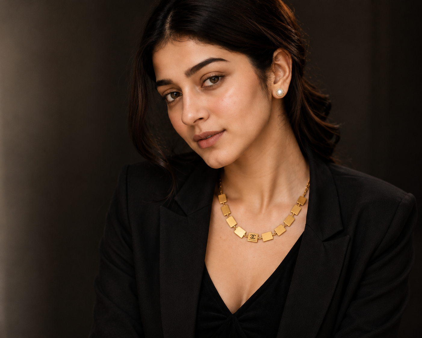 Luxury Gold Geometric Necklace – Timeless Statement Jewelry