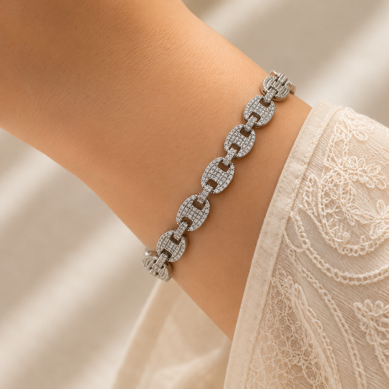 Luxury Pavé Link Bracelet – Elegant Statement Jewelry for Women