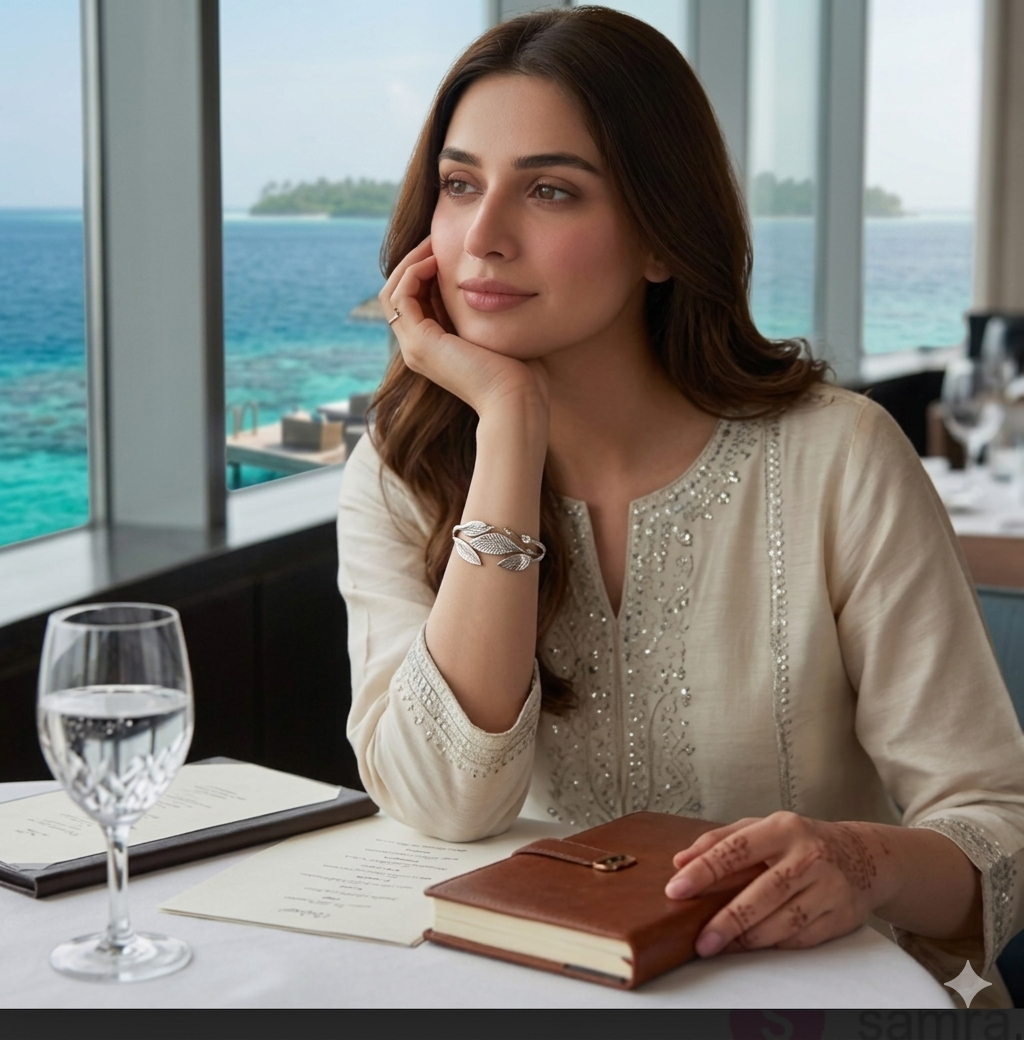 Everlasting Grace" Leaf Motif Zircon Bracelet