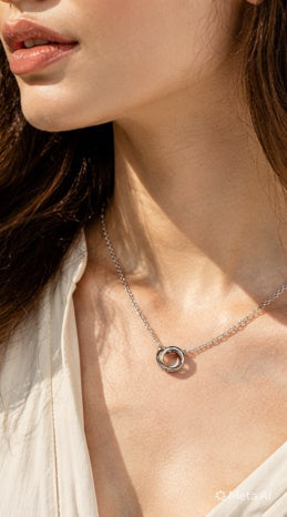 Luxury Couple Ring Pendant Necklace – Elegant Stainless Steel Interlocking Circle Necklace